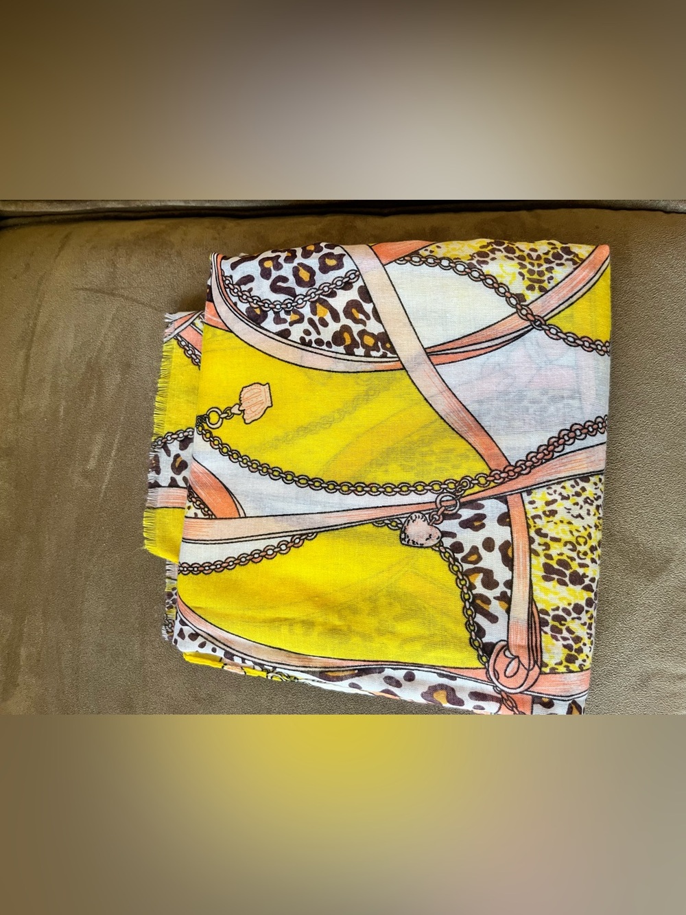 Patterned rectangular shawl/scarf. Good sized. - Picture 4 of 8